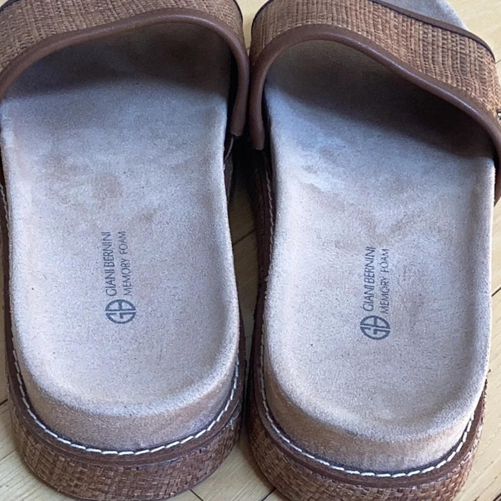 Giani Bernini Joanna, memory foam slide on sandals. Women’s size 7.5